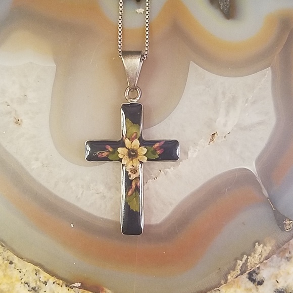Vintage Jewelry - Vintage cross w flowers in resin necklace GUC